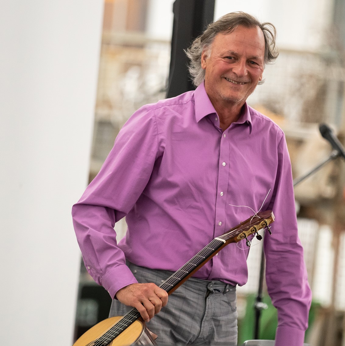 Stefan Barcsay mit Gitarre